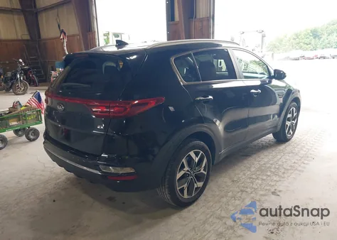 2021 Kia Sportage Ex z USA, uszkodzony, nr VIN KNDPNCAC5M7886551